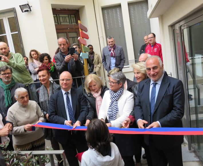 Coup de ciseaux inaugural par le Maire de Lyon